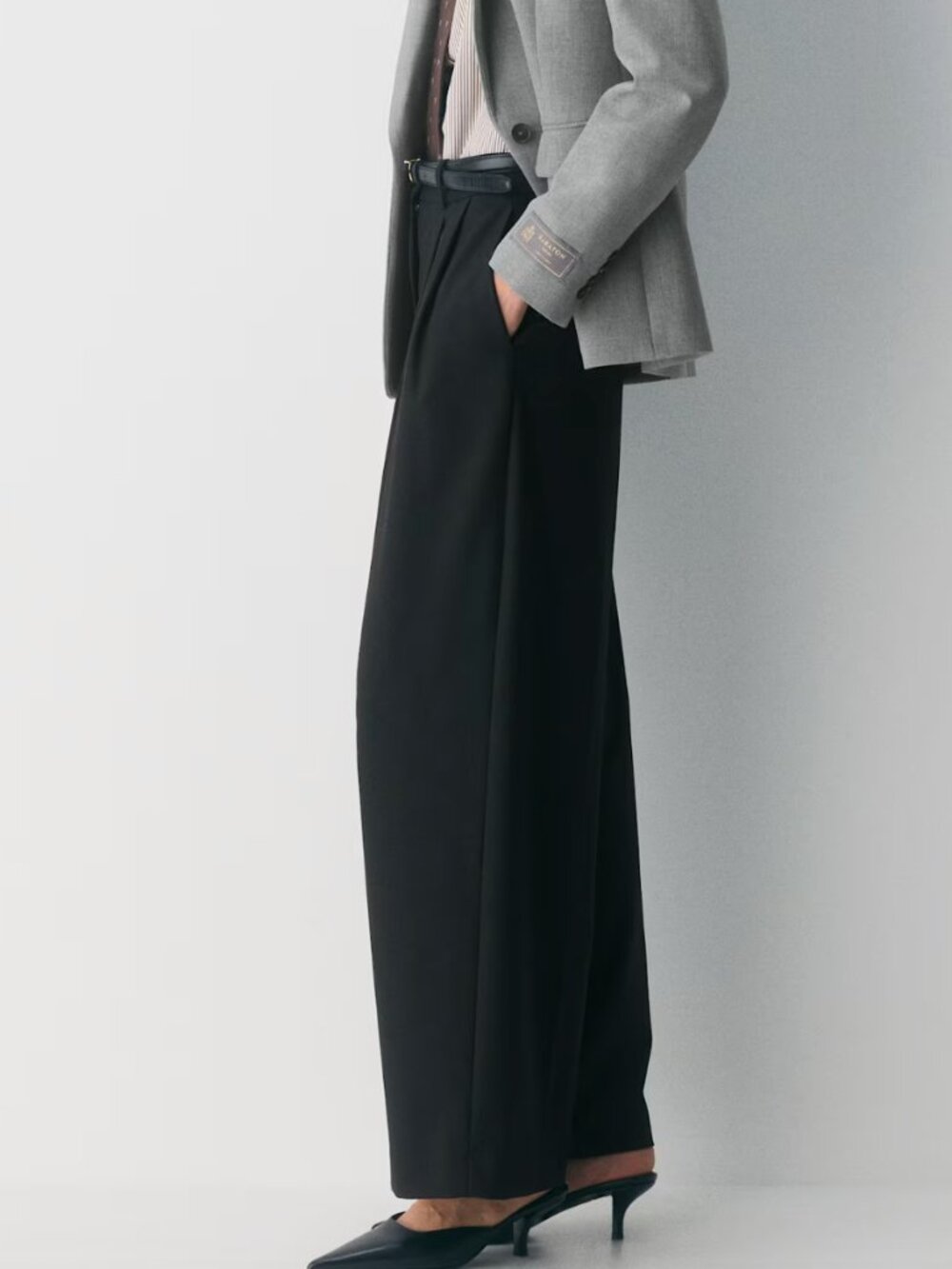 ARITZIA LAVISH PANTS IN BLACK SIZE 4